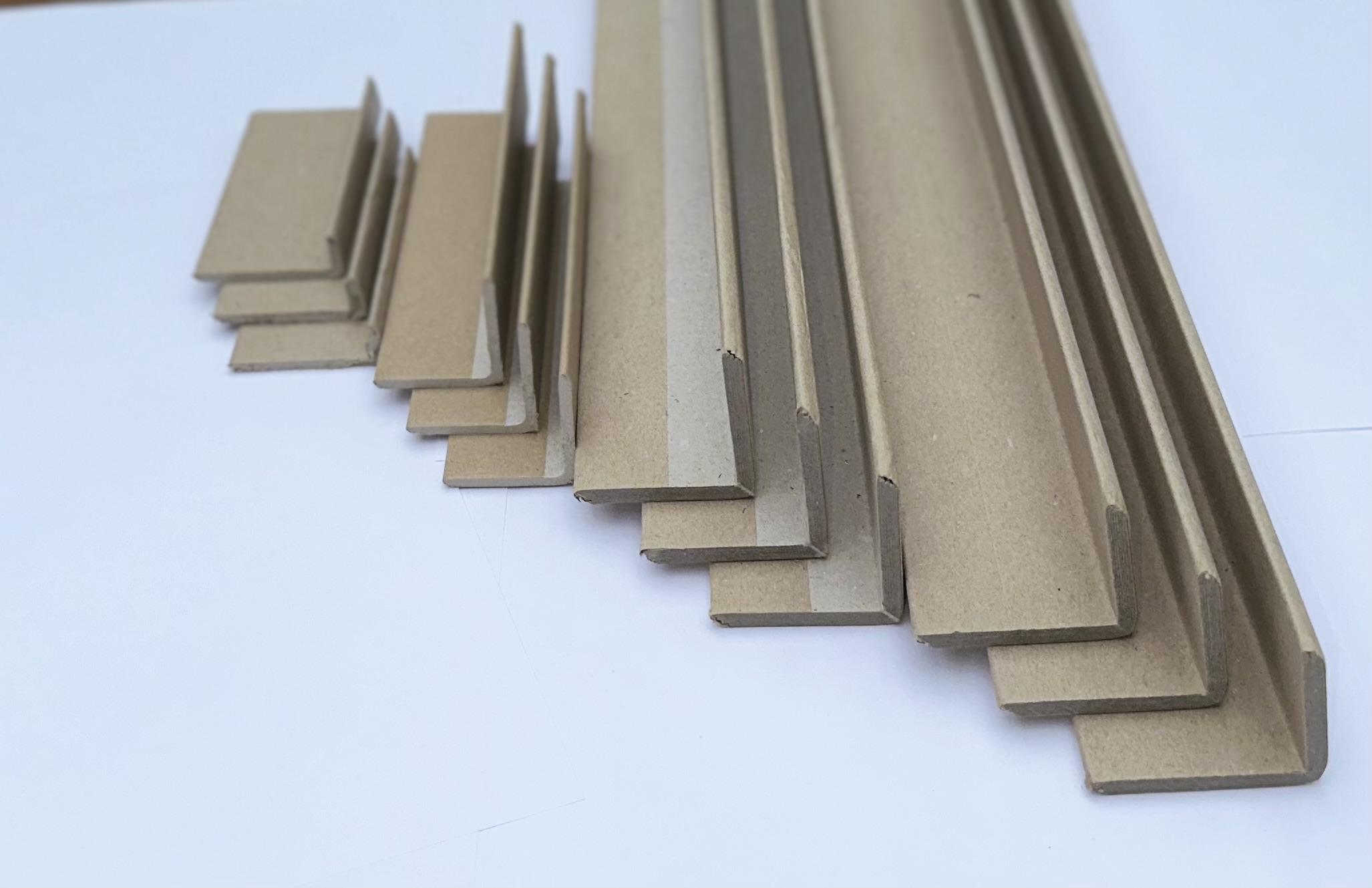 Kartonnage Joye’s cardboard corner protectors play a crucial, vital part in any logistics system for freight transport and warehousing.